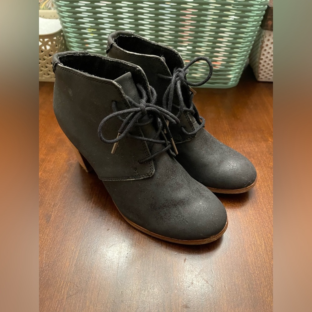 Toms Heeled Ankle Boots SZ 7 Color Black